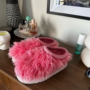 Ugg Tazzman furry slippers